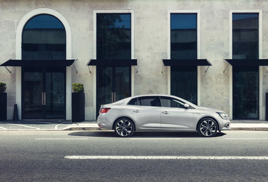  Renault Megane Grand Coupe 2016 года  (фото 12 из 19)